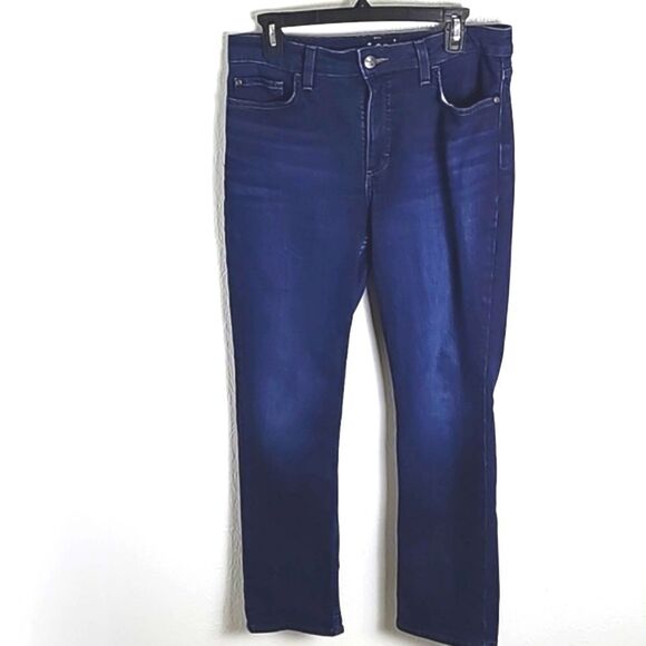 LEE Bluejeans Regular Fit, Straight Leg, Mid-rise, Slightly Distressed, Size 12 - Picture 1 of 11